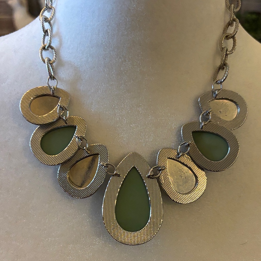 Amazing Dark Green Statement Necklace 1 - Picture 3 of 4